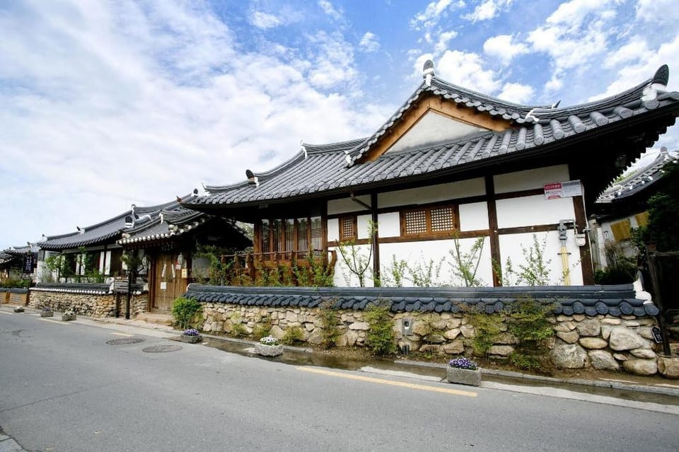 Jeonju Hanok Ihwa Gotaek Banchayougi Josik Bed and Breakfast in South Korea