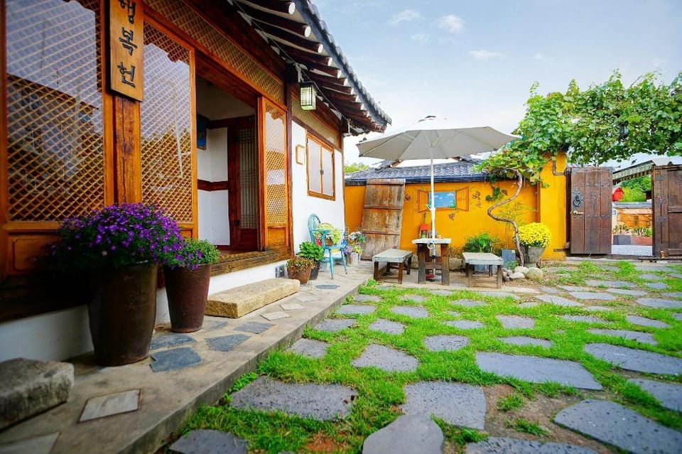 Jeonju Haengbokhyun Hanok Dockchae Pension Bed and Breakfast in South Korea