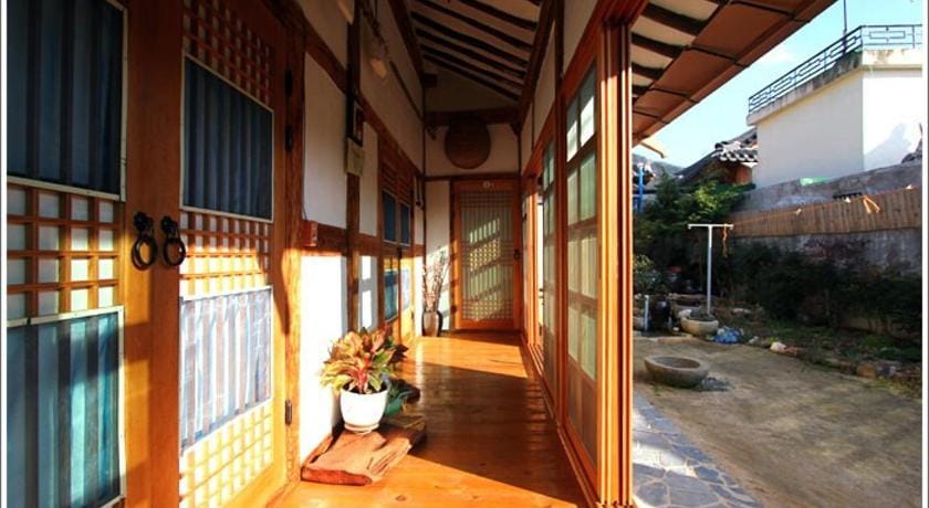 Jeonju Hanok Manhwajeong Hansik Babsang Bed and Breakfast in South Korea
