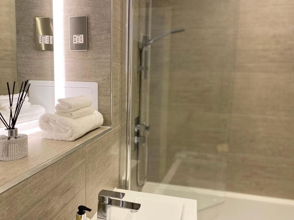 Newpointe Luxury Serviced Apartment at the Atrium Apartment in Aylesbury Vale