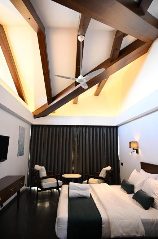 Vee Resort -The Suites of Royals Hotel in Mahabaleshwar