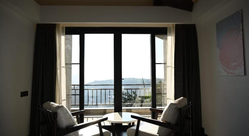 Vee Resort -The Suites of Royals Hotel in Mahabaleshwar