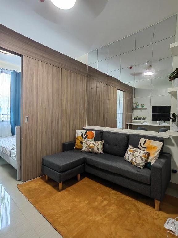 Happirest By the Bay w/Balcony|Shore2|Mall of Asia Vacation rental in Pasay