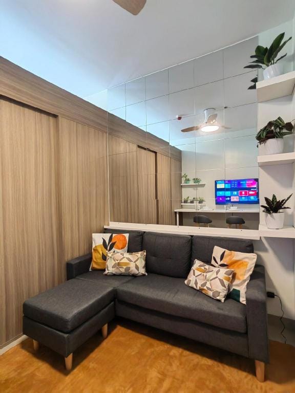 Happirest By the Bay w/Balcony|Shore2|Mall of Asia Vacation rental in Pasay