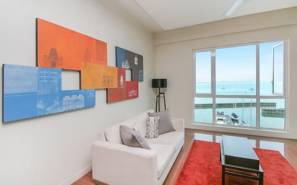 WHITE HOUSE STRAITS QUAY MARINA LUXURY STAY GURNEY Apartment in Penang