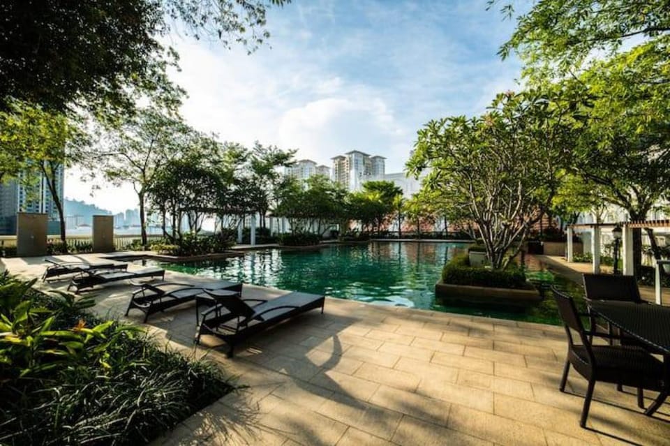 Tree Premier Suite Strait Quay Luxury Marina Suite Apartment in Penang