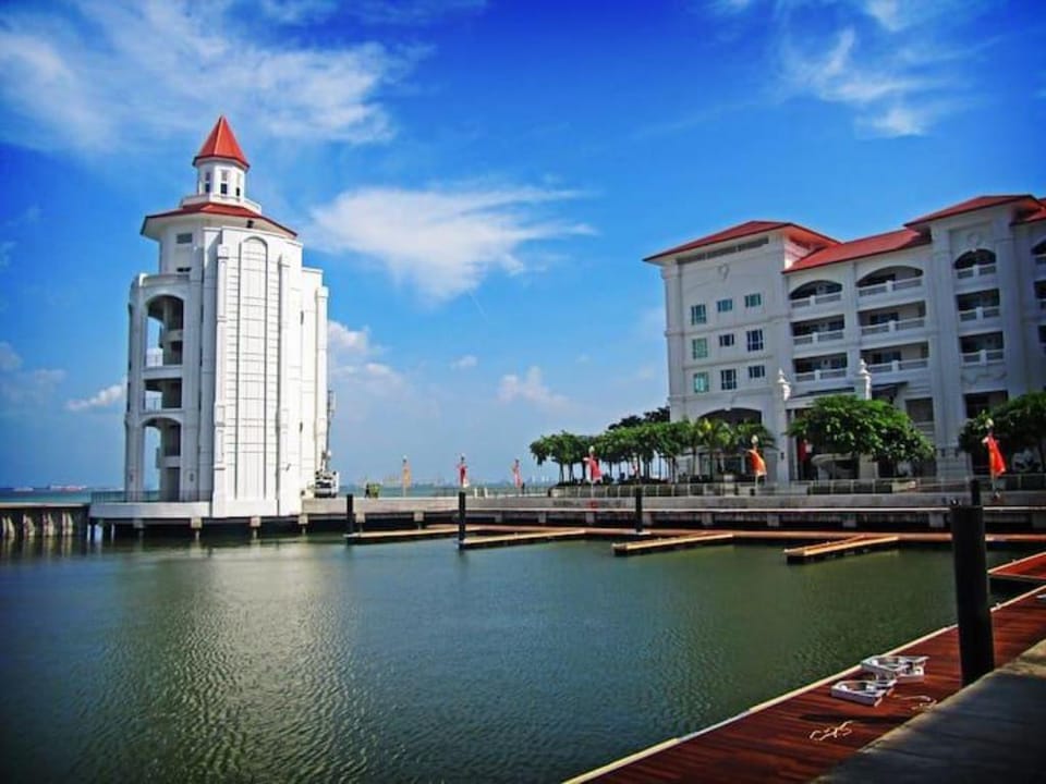 Tree Premier Suite Strait Quay Luxury Marina Suite Apartment in Penang