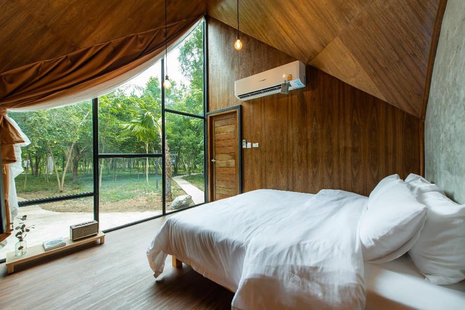 Issara Bar&House Vacation rental in Chon Buri Changwat