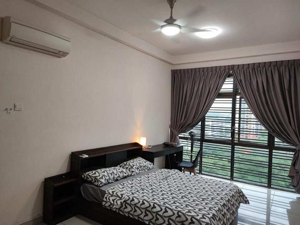 Mount Austin Lake View Comfy Staycation Apartment in Johor Bahru