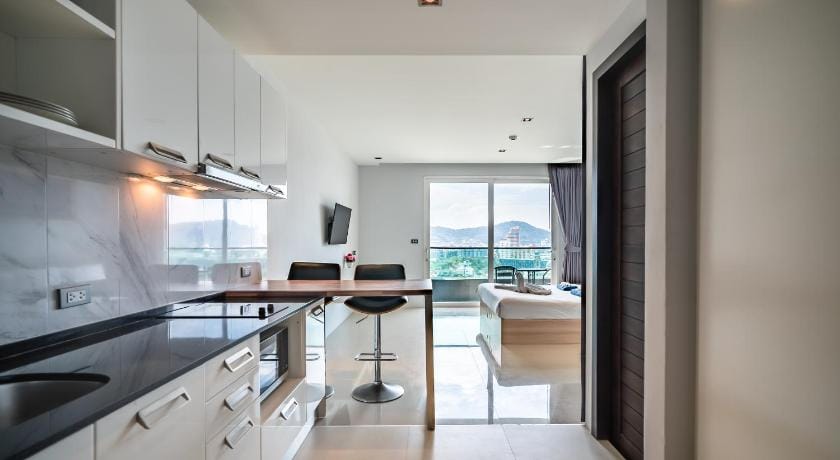 ET606 Patong sea view studio-quiet spot, pool Apartment in Patong