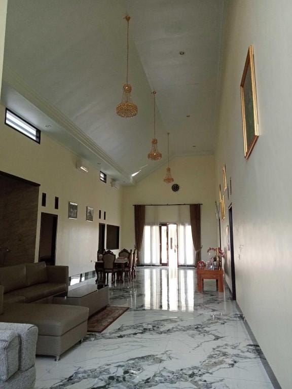 EXPRESS O 91708 Rumah Sriwijaya 12a Syariah Hotel in East Java