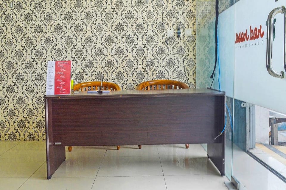 SPOT ON 91660 Red Rose Guest House Hotel in Indonesia