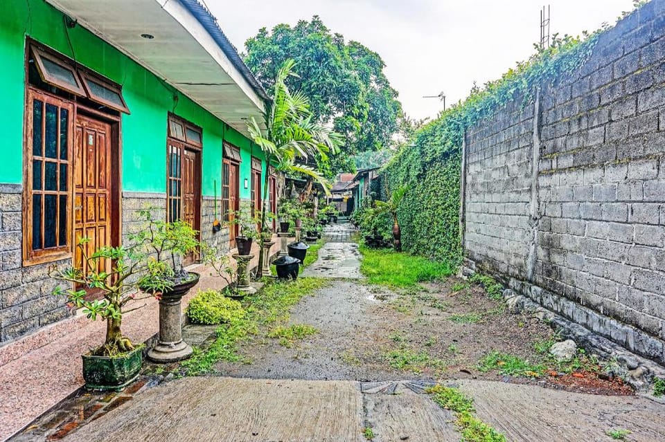 OYO 91697 Nyaman Homestay Syariah Hotel in East Java