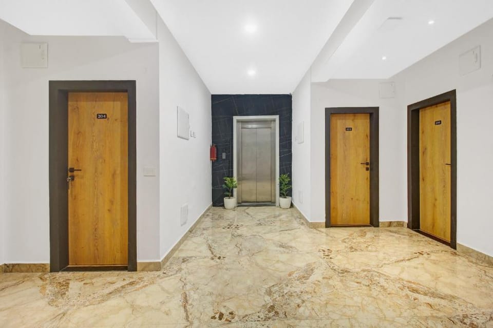 Super Townhouse OAK Hitec City Near Image Hospital Hotel in Hyderabad