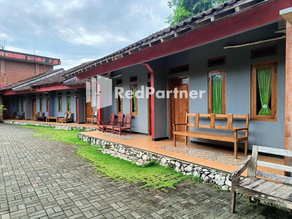 Jogo Segoro Homestay Mitra RedDoorz near Pantai Sundak Gunungkidul Hotel in Special Region of Yogyakarta