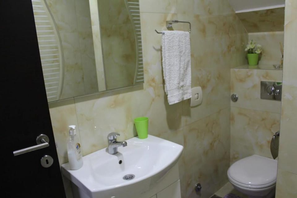 Airport Accommodation 2BR W/Free Private Parking✈ Apartment in Belgrade