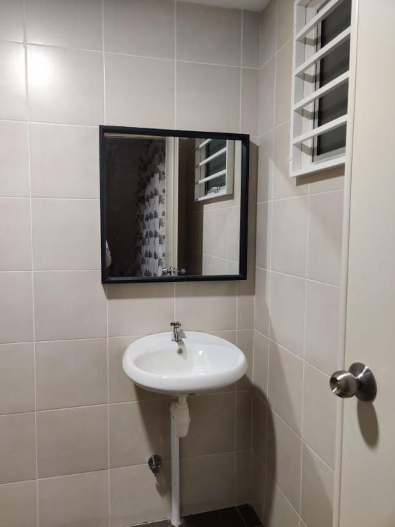 Debayu Homestay with Free Parking at Setia Alam Apartment in Selangor, Malaysia