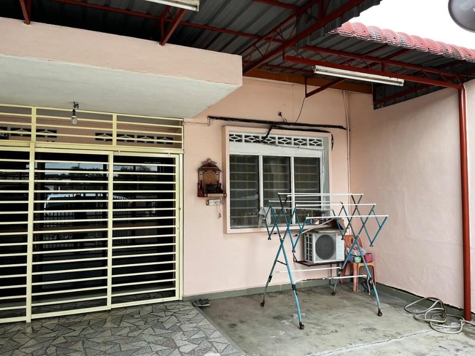 Full furnish entire home or private room KlgParade Vacation rental in Selangor, Malaysia