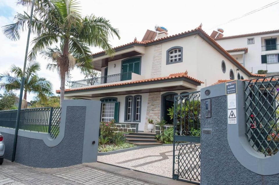 Gem of a House by Homie Apartment in Funchal