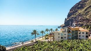 Sunny Side by Atlantic Holiday Apartment in Madeira District