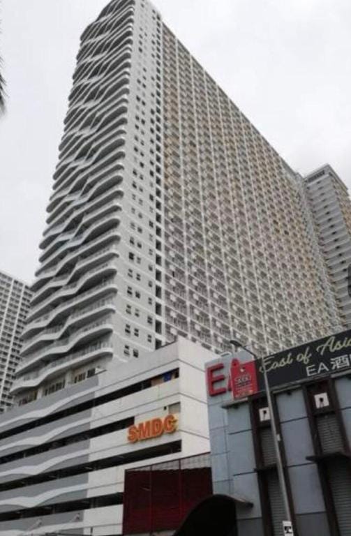 Entire Condo Unit Minimalist 1BR Coast Residences Vacation rental in Pasay