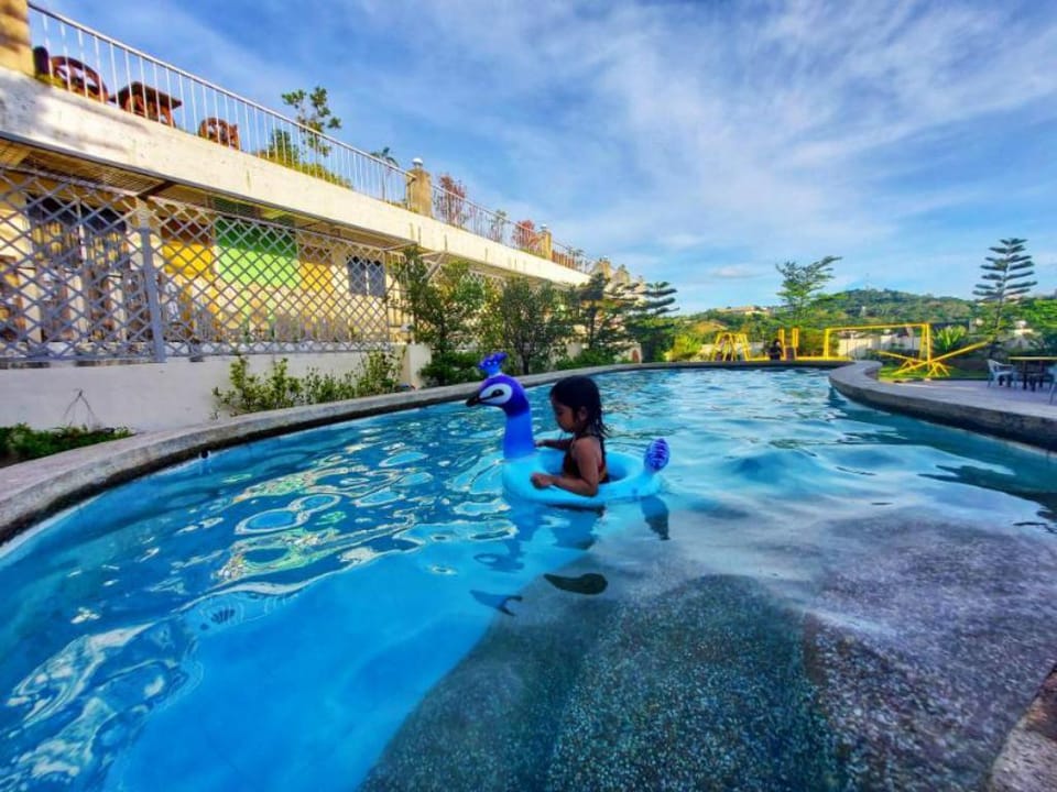 Barkada/Family Suites with Mini Bar and Karaoke Vacation rental in Antipolo