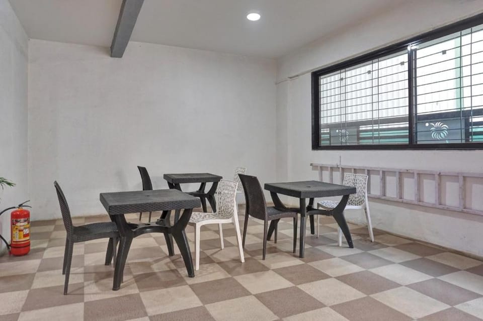 Super Collection O Eon Inn Near Pune Airport Hotel in Pune