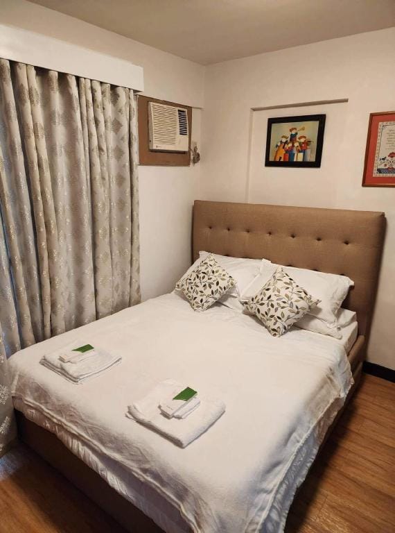Assil @ Ohana Place 3-bedroom Condo Haven Vacation rental in Las Pinas
