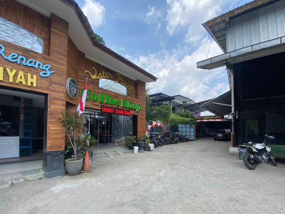 Guest House Hj Muriyah Syariah Slawi Mitra RedDoorz Hotel in Indonesia