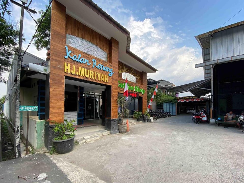 Guest House Hj Muriyah Syariah Slawi Mitra RedDoorz Hotel in Indonesia