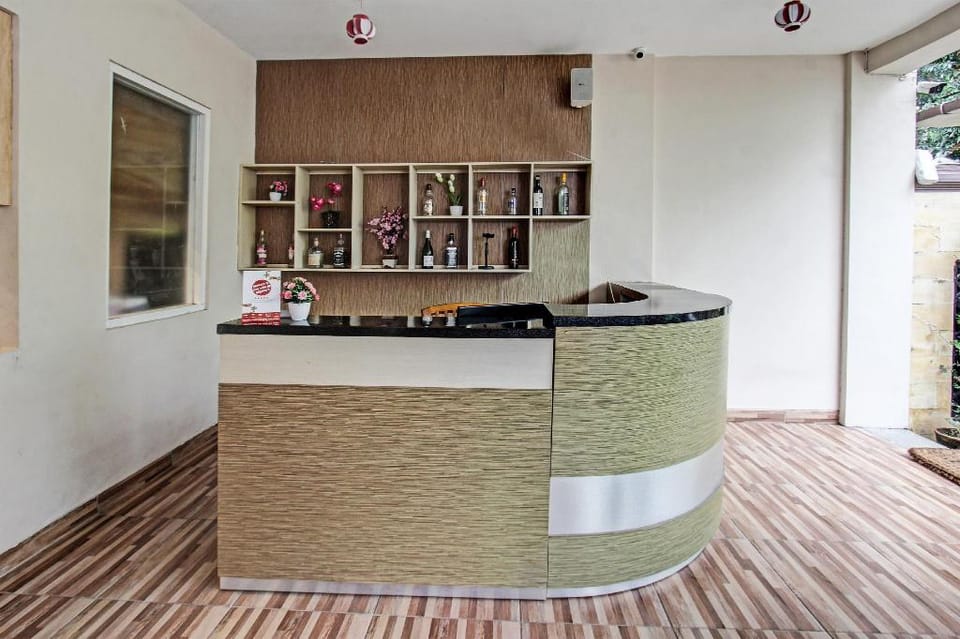 Capital O 91696 Kimara Homestay & Resto Hotel in Batu Layar