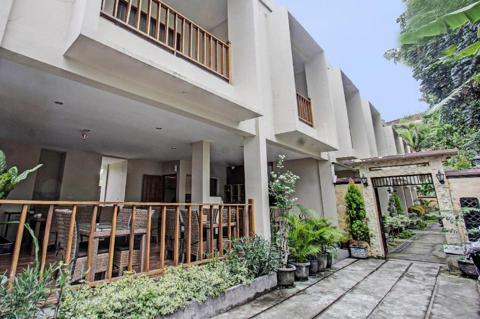 Capital O 91696 Kimara Homestay & Resto Hotel in Batu Layar