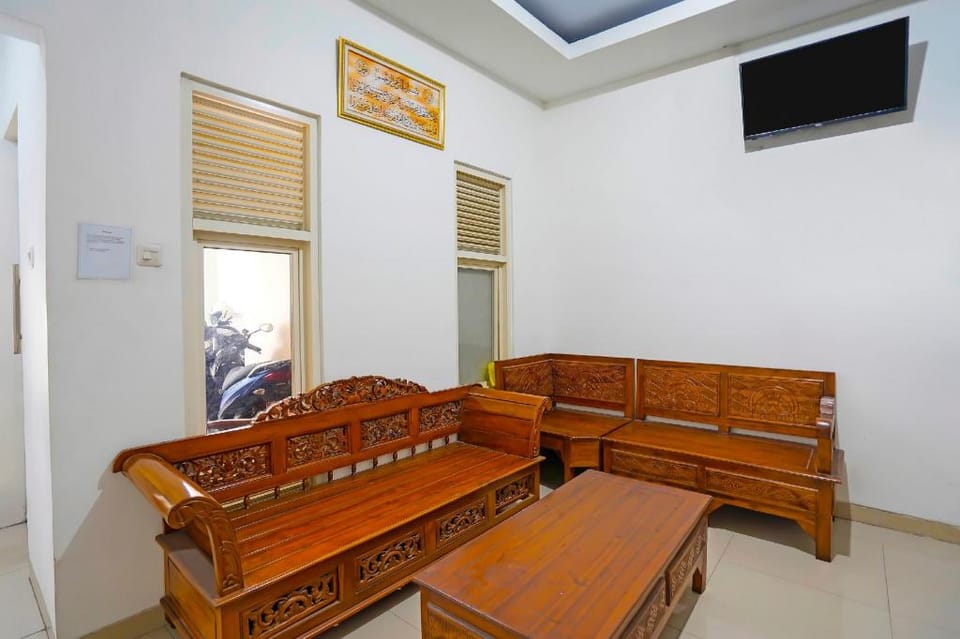OYO 91743 Choirul Residence Hotel in East Java