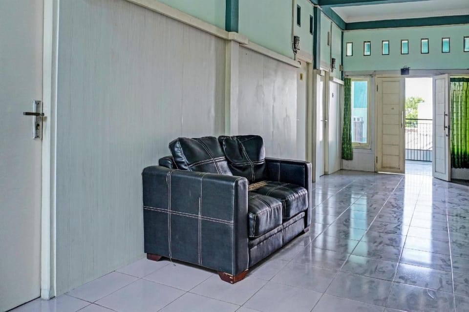 Hotel O Home Stay Elis Cateliya Syariah Hotel in West Java