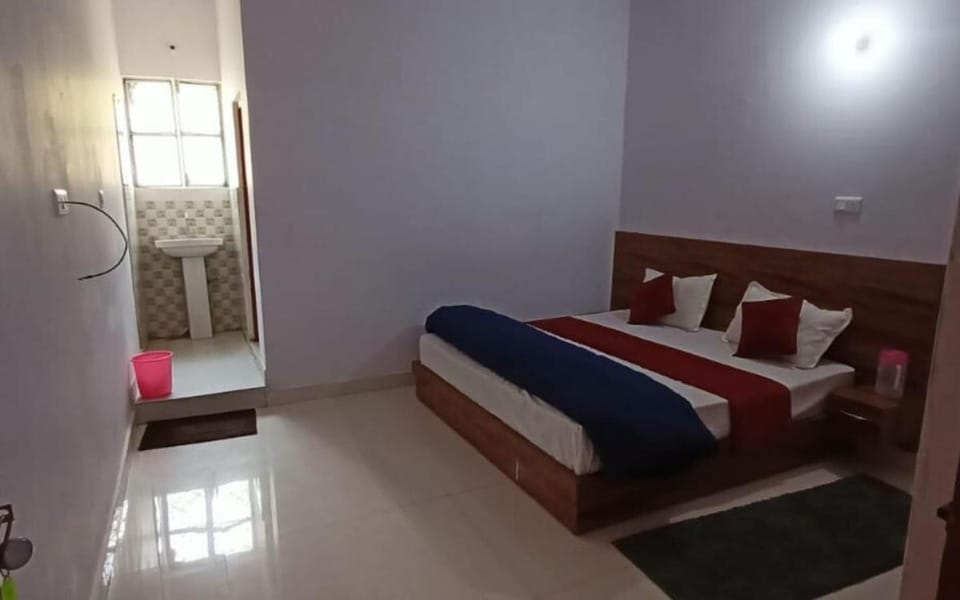 Blue Pine Tourist Lodge by StayApart , Sitapur 7 kms short of Gaurikund Bed and Breakfast in Uttarakhand