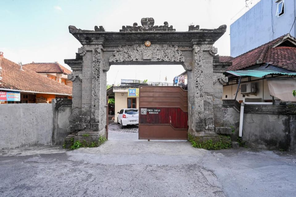 Pondok Syariah Denpasar Mitra RedDoorz Hotel in North Kuta