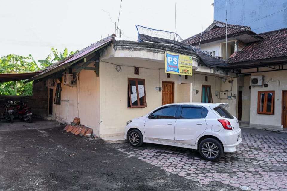 Pondok Syariah Denpasar Mitra RedDoorz Hotel in North Kuta