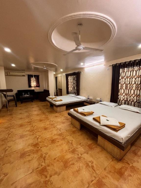 Sai Anand Guest House Hotel in Maharashtra