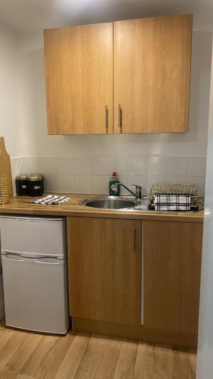 Hayy Studios Comfortable Stays in Deighton Apartment in Huddersfield