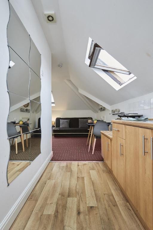 Hayy Studios Comfortable Stays in Deighton Apartment in Huddersfield