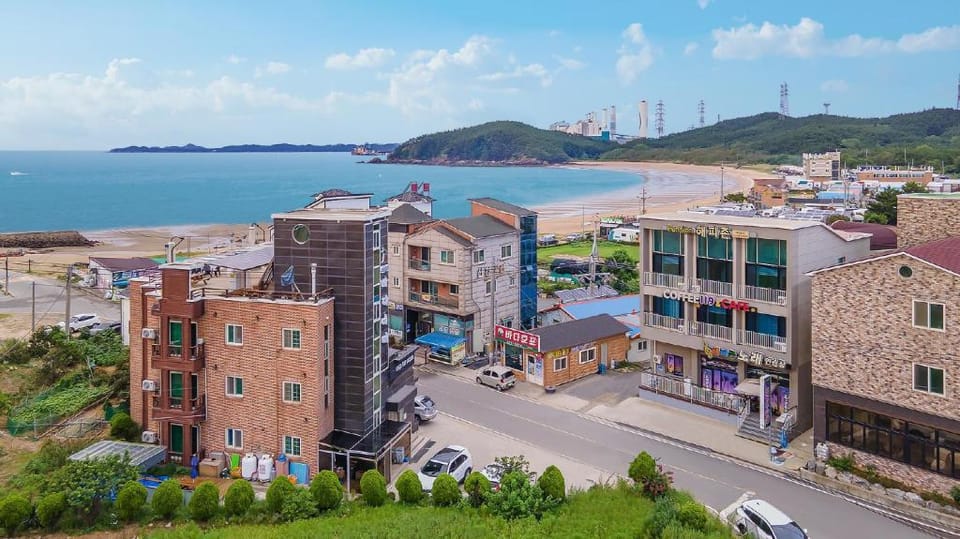 taean happyzonepension Bed and Breakfast in South Korea
