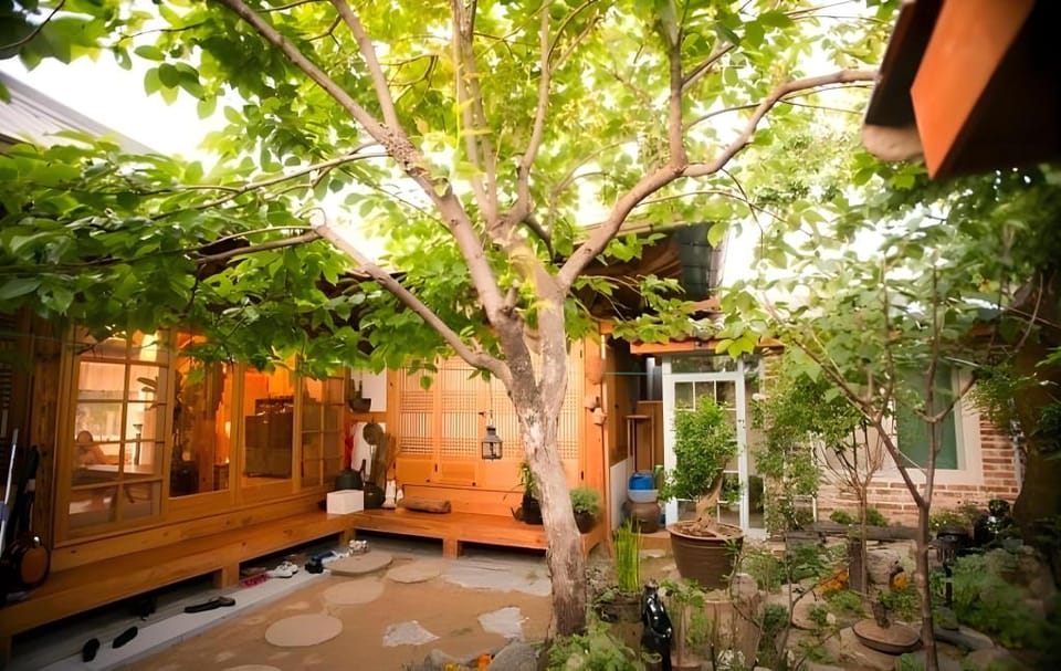 Jeonju Hanok Moryeon Dockchae Pension Bed and Breakfast in South Korea