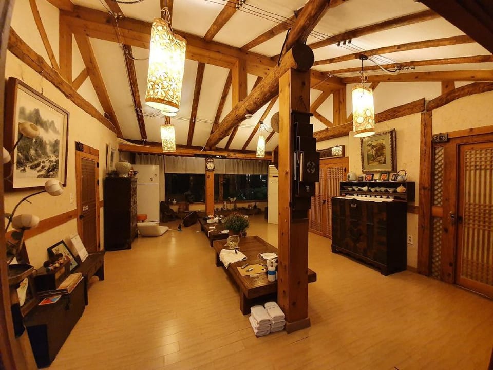Jeonju Hanok Moryeon Dockchae Pension Bed and Breakfast in South Korea