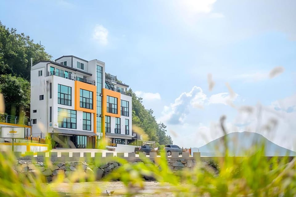 Yellow Submarin Spa Pension Bed and Breakfast in South Korea