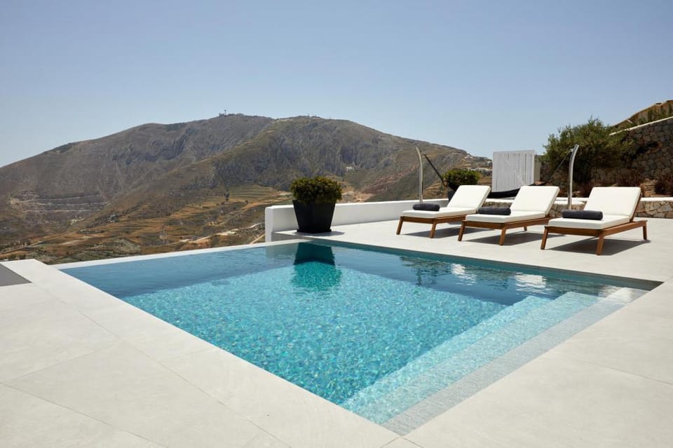 Kamini White I Villa Apartment in Santorini