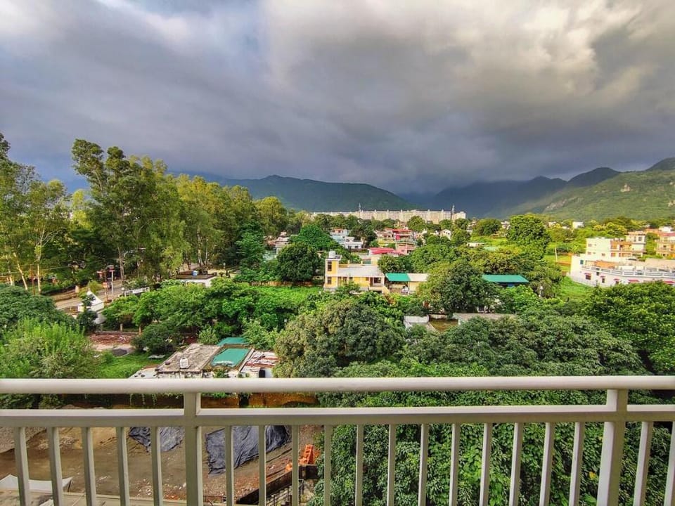 Sandy Nest 2BHK mountain view entire apartment Vacation rental in Dehradun