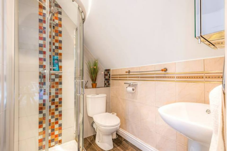 Spacious 4 Bedroom House - City Centre - Parking Vacation rental in Aylesbury Vale