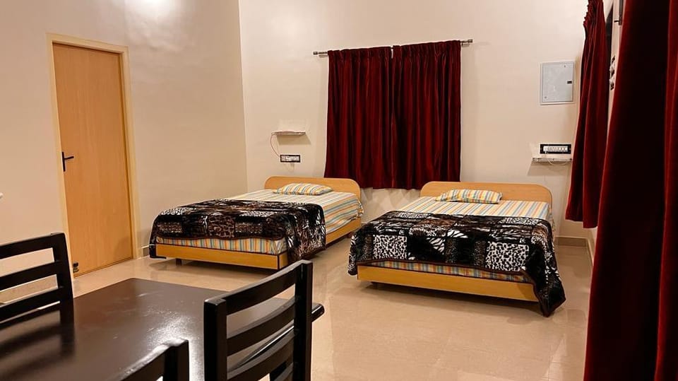 Attuvam vista has pleasant view with misty around. Vacation rental in Maharashtra