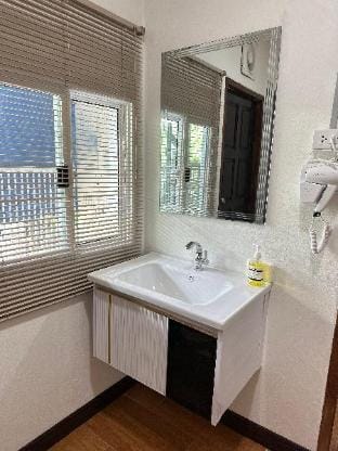 Service Apartment Lampang Room 102 Apartment in Thailand