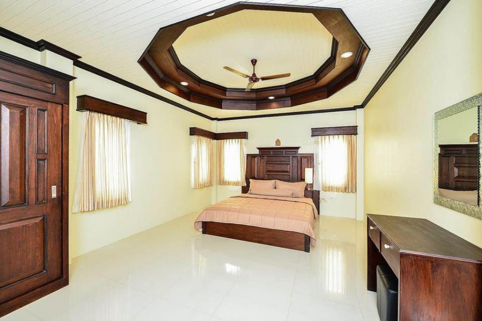 Unique&Nice 7BD pool villa in heart Nanai Patong Villa in Patong